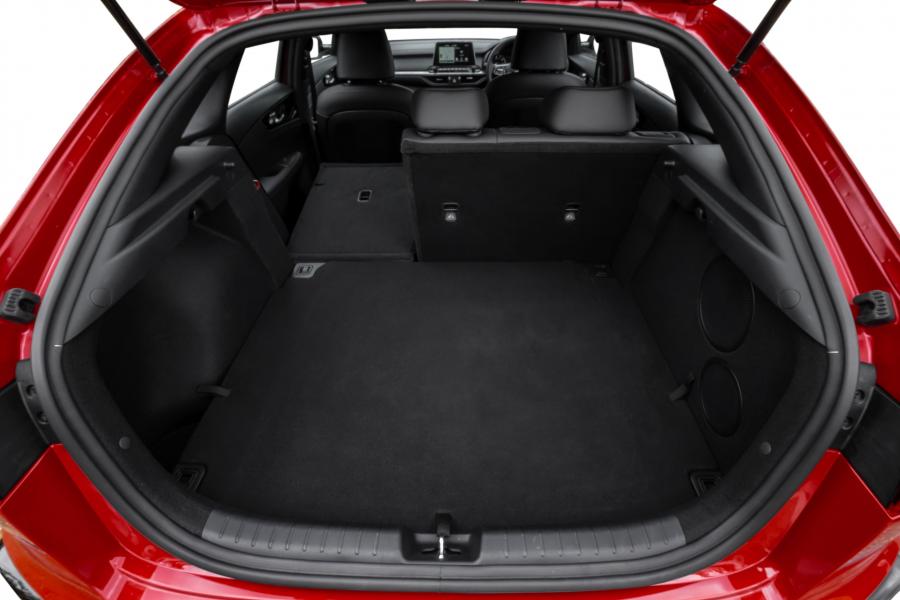 Багажник Kia Cerato Hatch GT 2019 года  (AU) (фото 3 из 13)